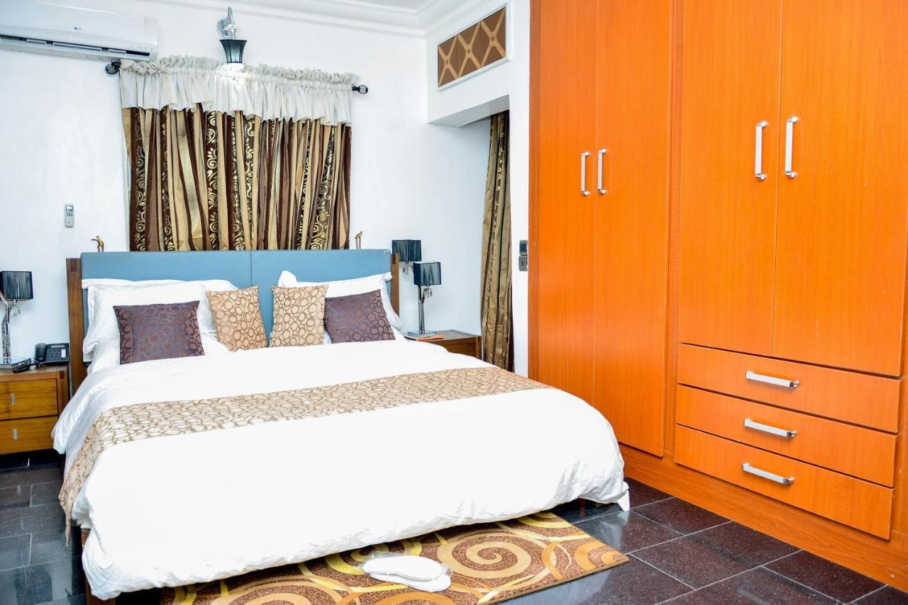 Crystal House International Hotel Илорин Экстерьер фото