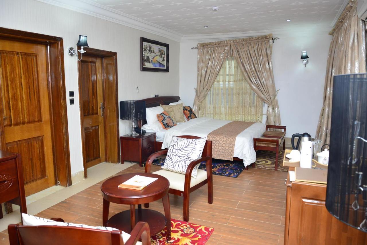 Crystal House International Hotel Илорин Экстерьер фото