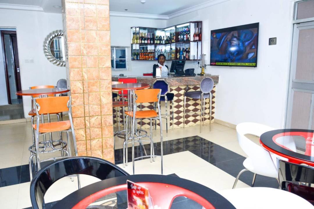 Crystal House International Hotel Илорин Экстерьер фото