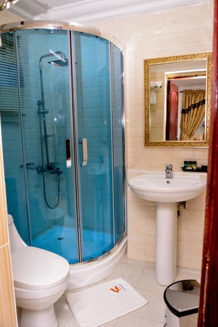 Crystal House International Hotel Илорин Экстерьер фото