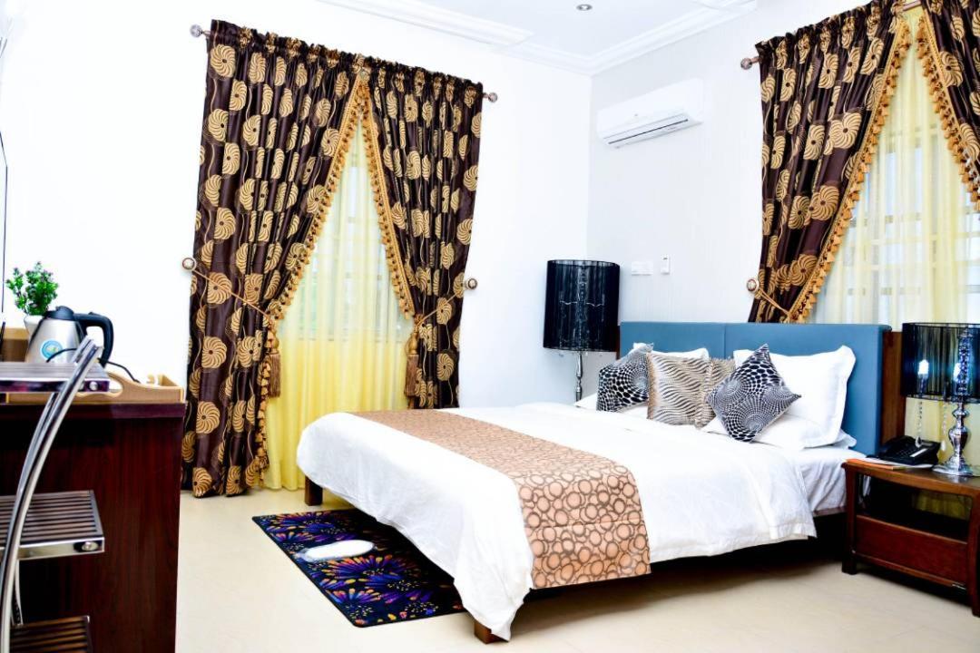 Crystal House International Hotel Илорин Экстерьер фото